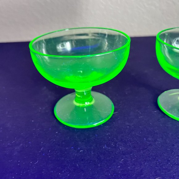 Set of 3 Uranium Glass Pedestal Bowls - Picture 2 of 4